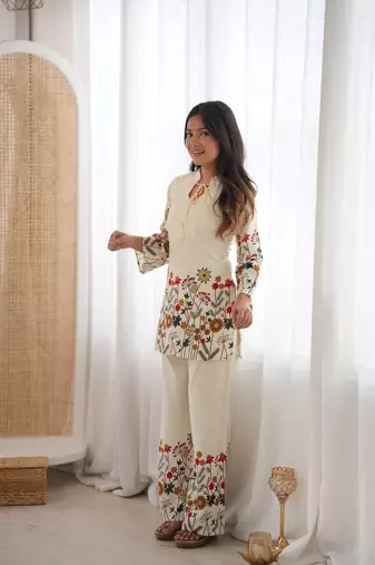 White floral printed slub cotton kurta pant set with lining