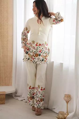 White floral printed slub cotton kurta pant set with lining