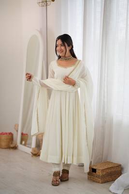 White mirror handwork mal chanderi anarkali gown with dupatta and pant set 2