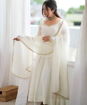 White mirror handwork mal chanderi anarkali gown with dupatta and pant set 3