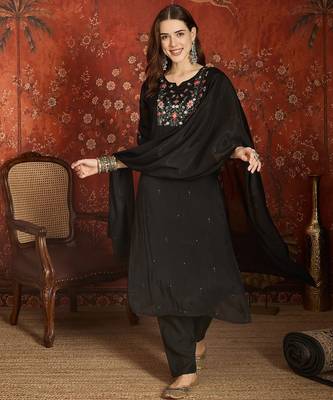 Black cotton embroidered kurta set. 2