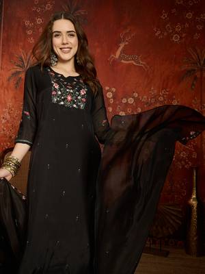 Black cotton embroidered kurta set. 3