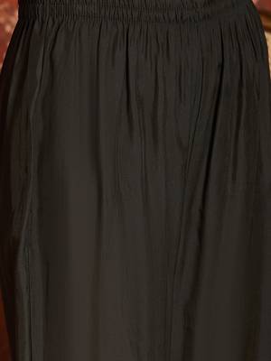 Black cotton embroidered kurta set. 5