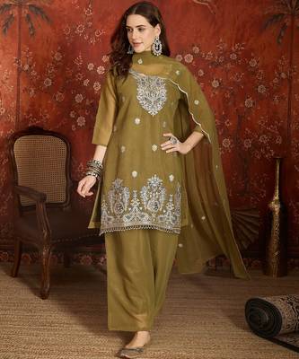 Olive shimmer zari embroidered kurta set 3