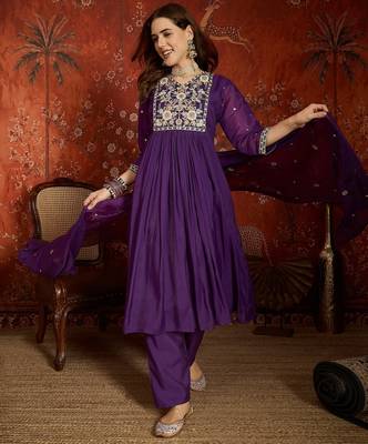 Purple cotton embroidered kurta set. 3