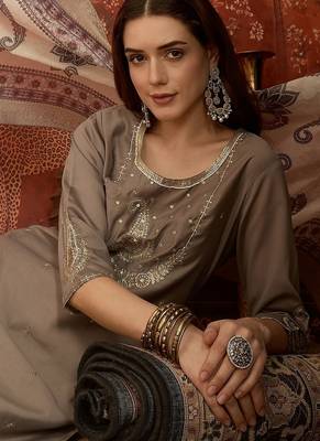 Grey cotton embroidered kurta set 1