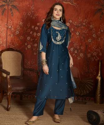 Teal cotton embroidered kurta set. 3