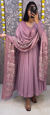 Oniun colour solid anarkali suit set with contrast kalamkari floral printed dupatta 3