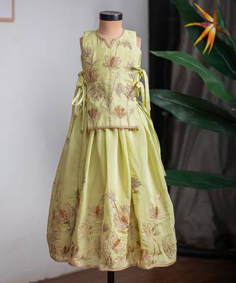 Green embroidered muslin cotton ghagra choli 4