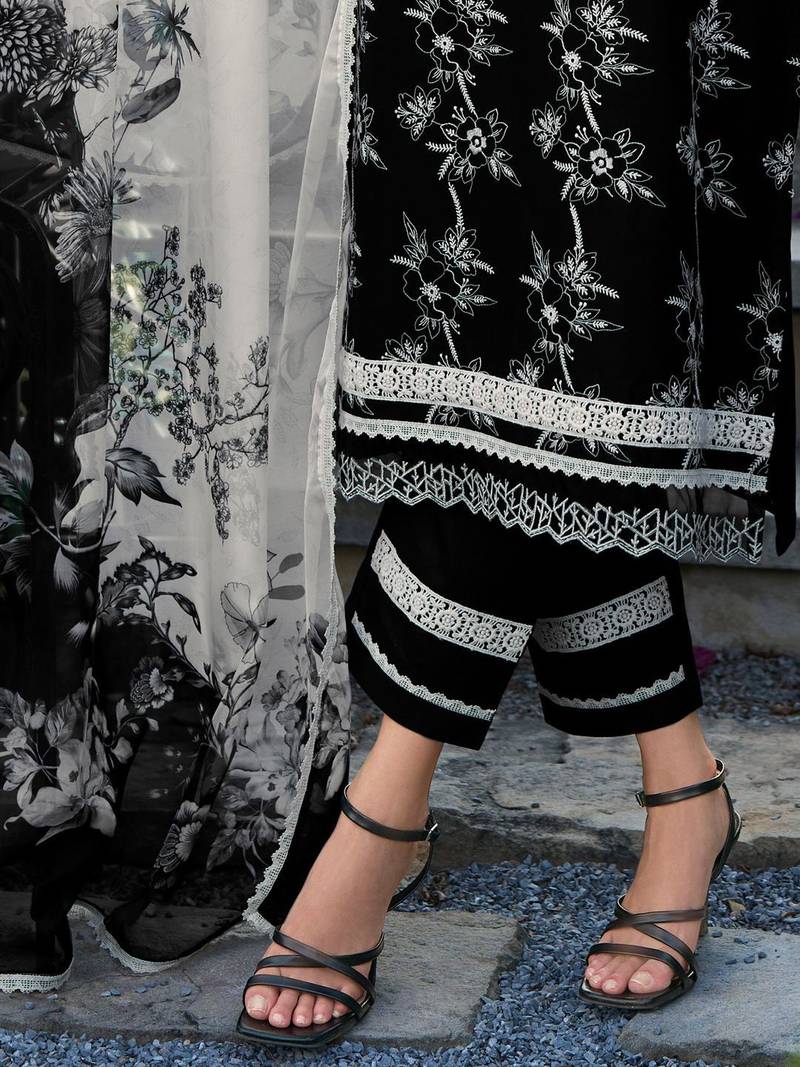 Women Floral Embroidered Regular Thread Work Pure Cotton Kurta Set