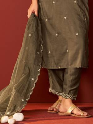 Women Ethnic Motifs Embroidered Regular Sequinned Kurta with Trousers & Dupatta 7