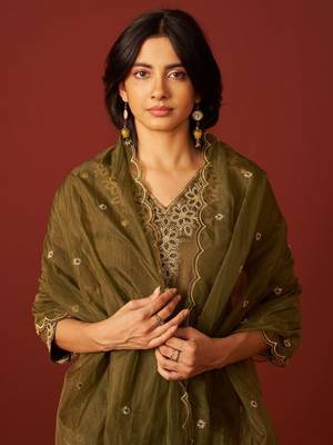 Women Floral Embroidered Kurta with Trousers & Dupatta 3