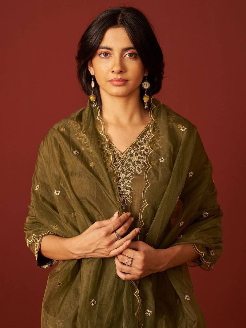 Women Floral Embroidered Kurta with Trousers & Dupatta