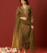 Women Floral Embroidered Kurta with Trousers & Dupatta