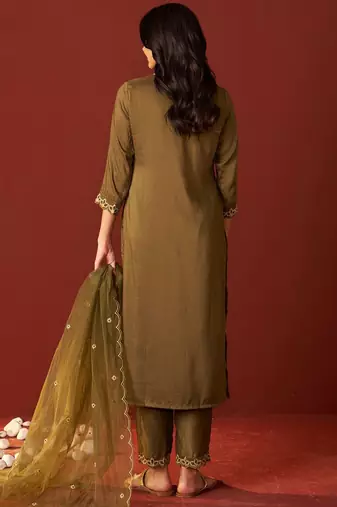 Women Floral Embroidered Kurta with Trousers & Dupatta