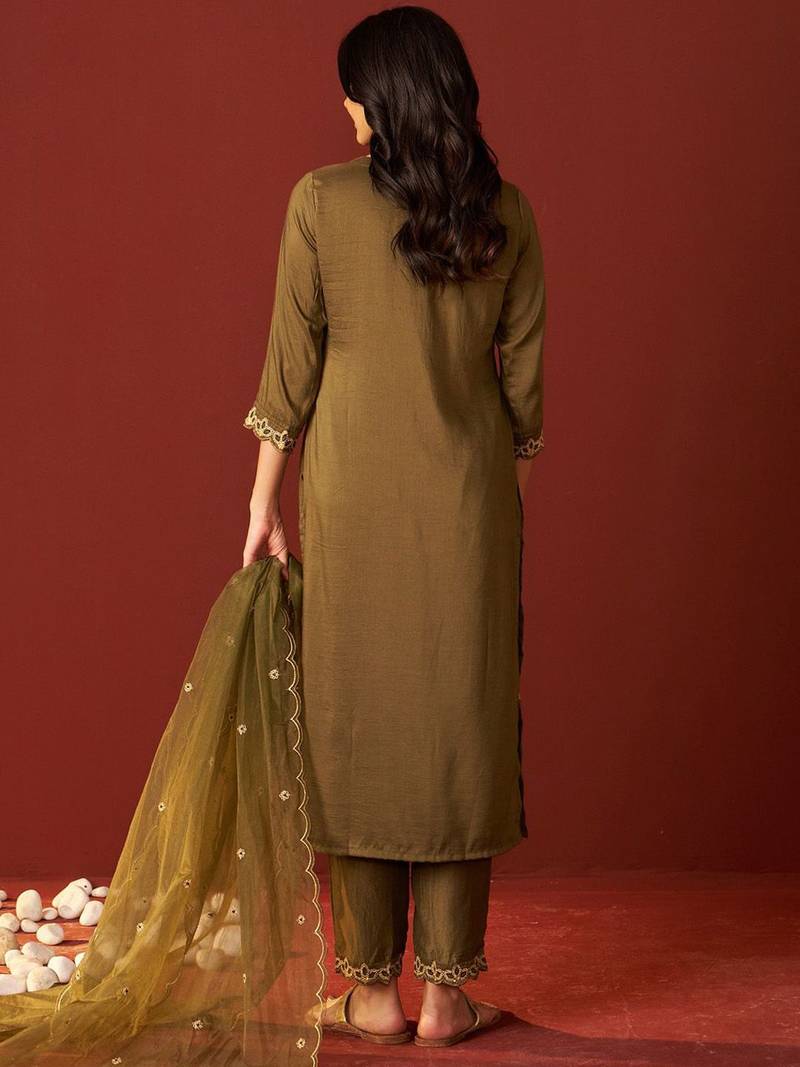Women Floral Embroidered Kurta with Trousers & Dupatta