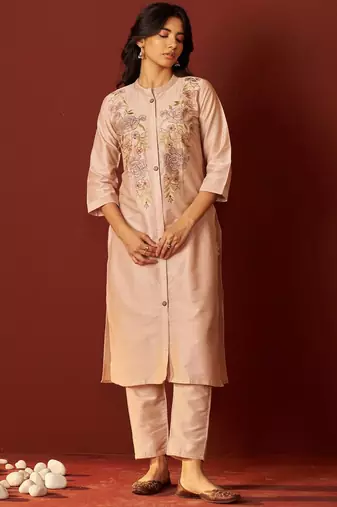 Women Floral Embroidered Cotton Kurta with Trousers