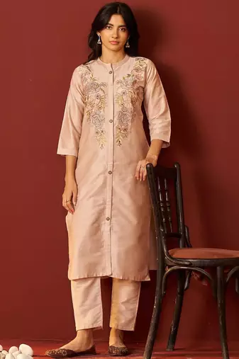 Women Floral Embroidered Cotton Kurta with Trousers