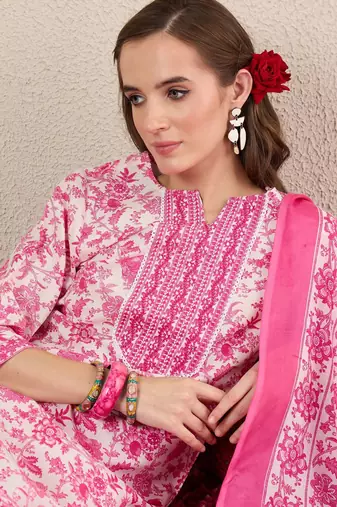 Women Floral Printed Kurta with Trousers & Dupatta