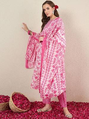 Women Floral Printed Kurta with Trousers & Dupatta 4