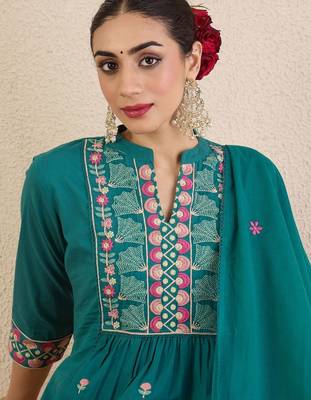 Floral Embroidered Thread Work Pure Cotton Kurta with Trousers & Dupatta 2