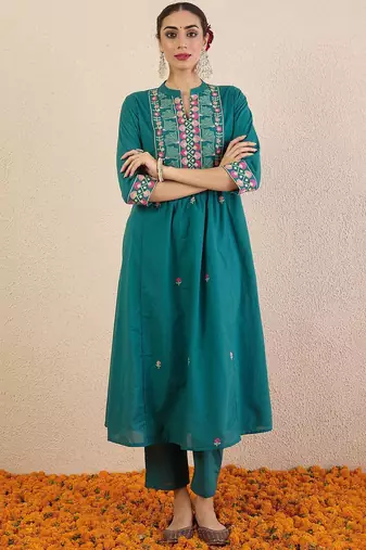 Floral Embroidered Thread Work Pure Cotton Kurta with Trousers & Dupatta