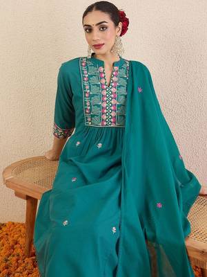 Floral Embroidered Thread Work Pure Cotton Kurta with Trousers & Dupatta 7