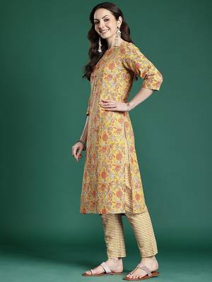 Floral Printed Pure Cotton Kurta with Trousers & With Dupatta 6
