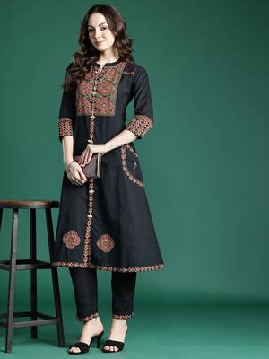Ethnic Motifs Printed Pure Cotton Kurta with Trousers 5