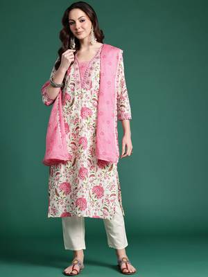 Women Floral Printed Kurta with Trousers & Dupatta 1