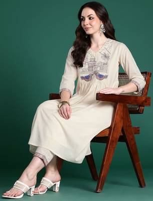 Embroidered Panelled Thread Work Kurta with Trousers 2