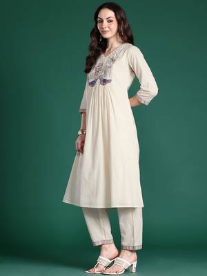 Embroidered Panelled Thread Work Kurta with Trousers 6