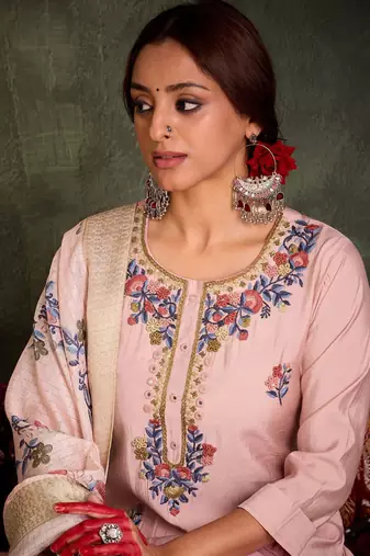 Floral Embroidered Thread Work Straight Kurta With Trousers And Dupatta