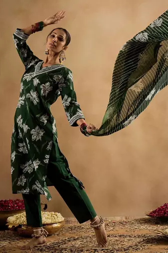 Floral Printed V-Neck Pure Cotton Straight Kurta With Trouser & Dupatta
