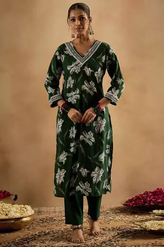 Floral Printed V-Neck Pure Cotton Straight Kurta With Trouser & Dupatta