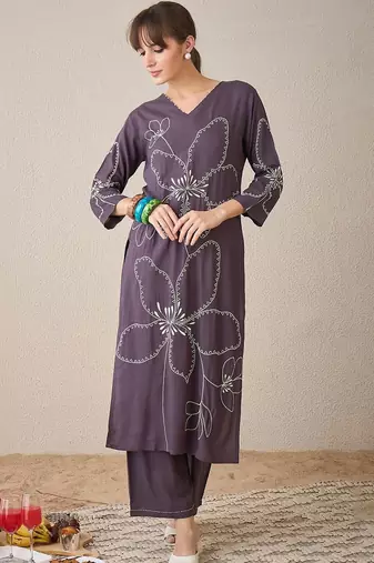 Women Floral Embroidered Regular Thread Work Kurta with Palazzos