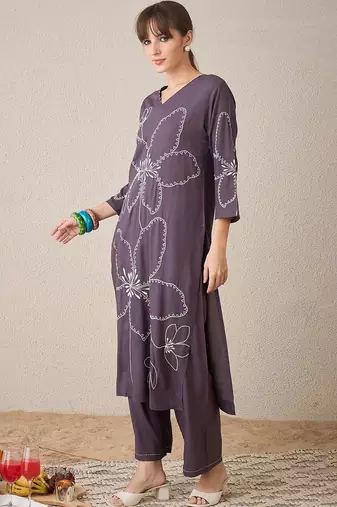 Women Floral Embroidered Regular Thread Work Kurta with Palazzos