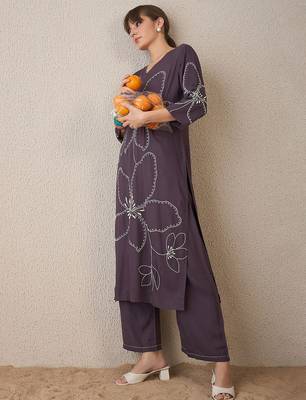 Women Floral Embroidered Regular Thread Work Kurta with Palazzos 6