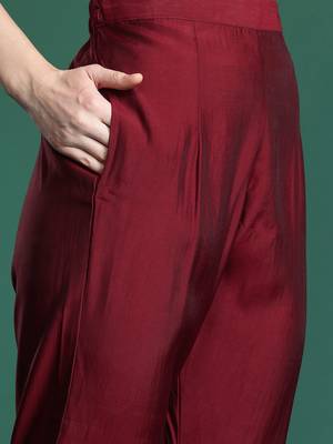Women Floral Embroidered Thread Work Kurta With Trousers & Dupatta 3