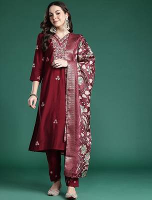Women Floral Embroidered Thread Work Kurta With Trousers & Dupatta 5