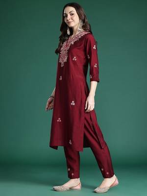 Women Floral Embroidered Thread Work Kurta With Trousers & Dupatta 6