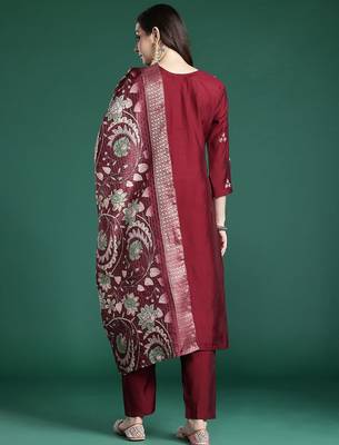 Women Floral Embroidered Thread Work Kurta With Trousers & Dupatta 7