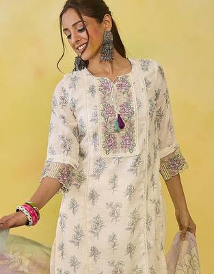 women floral printed regular thread work  cotton kurta with trousers & with dupatta 3