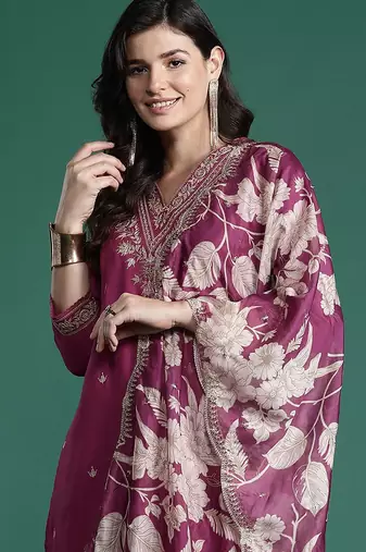 Ethnic Motifs Embroidered Thread Work Kurta with Salwar & With Dupatta