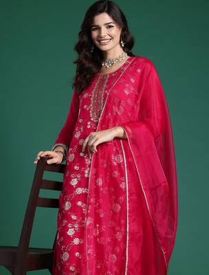 Women Floral Embroidered Kurta With Trousers & Dupatta 2