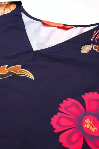 Women Floral Printed Kurta with Trousers