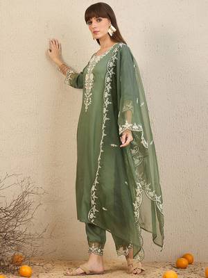 Floral Embroidered Straight Kurta With Trousers & Dupatta 1