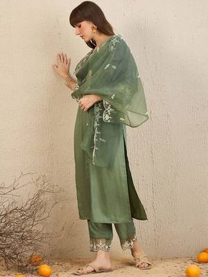 Floral Embroidered Straight Kurta With Trousers & Dupatta 5