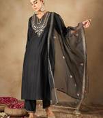 Women Ethnic Motifs Embroidered Regular Liva Kurta with Trousers & With Dupatta