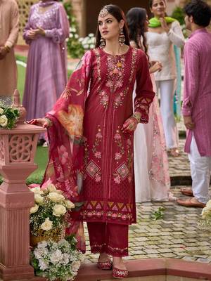 Women Floral Embroidered Regular Thread Work Kurta with Trousers & With Dupatta 2
